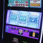 What happens behind the scenes when an online slot spins?